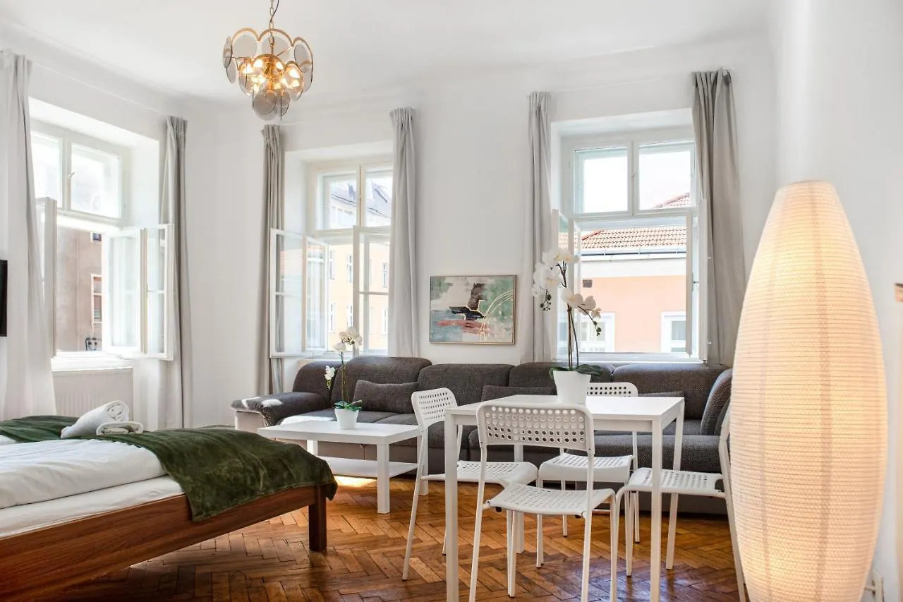 Spacious 2Br Apt. Rennweg - Perfect For Longstays. Wenen 0*,  Oostenrijk