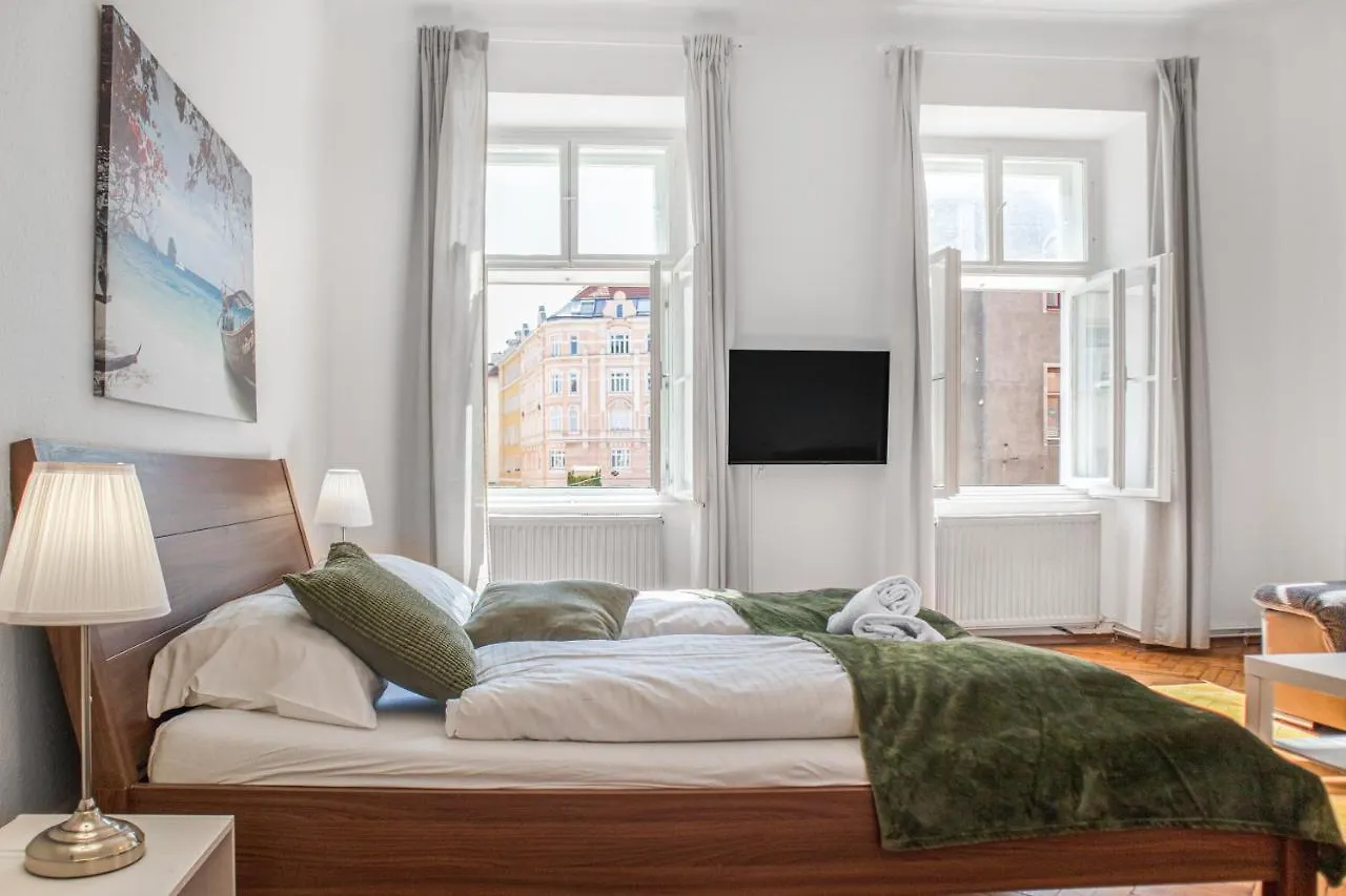 Spacious 2Br Apt. Rennweg - Perfect For Longstays. Wenen
