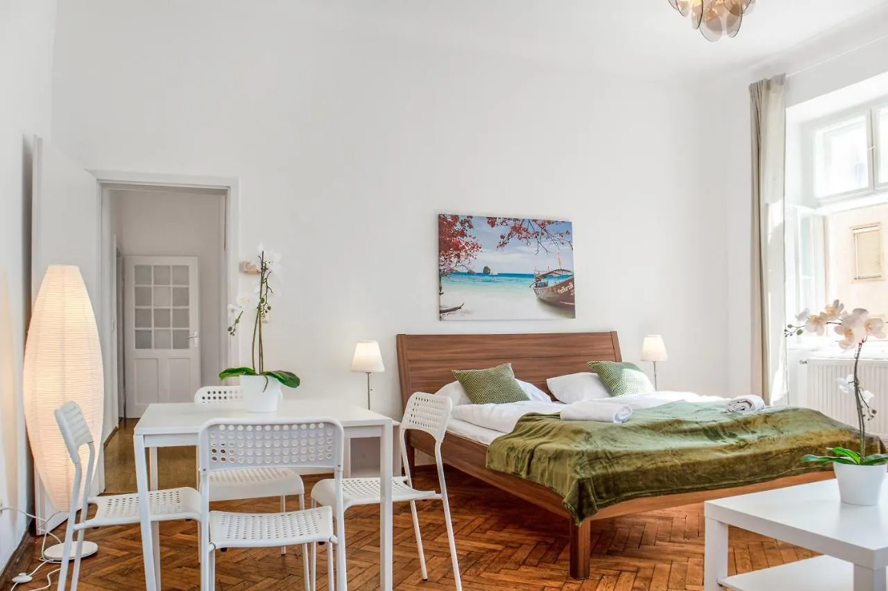 Spacious 2Br Apt. Rennweg - Perfect For Longstays. Vienna Austria