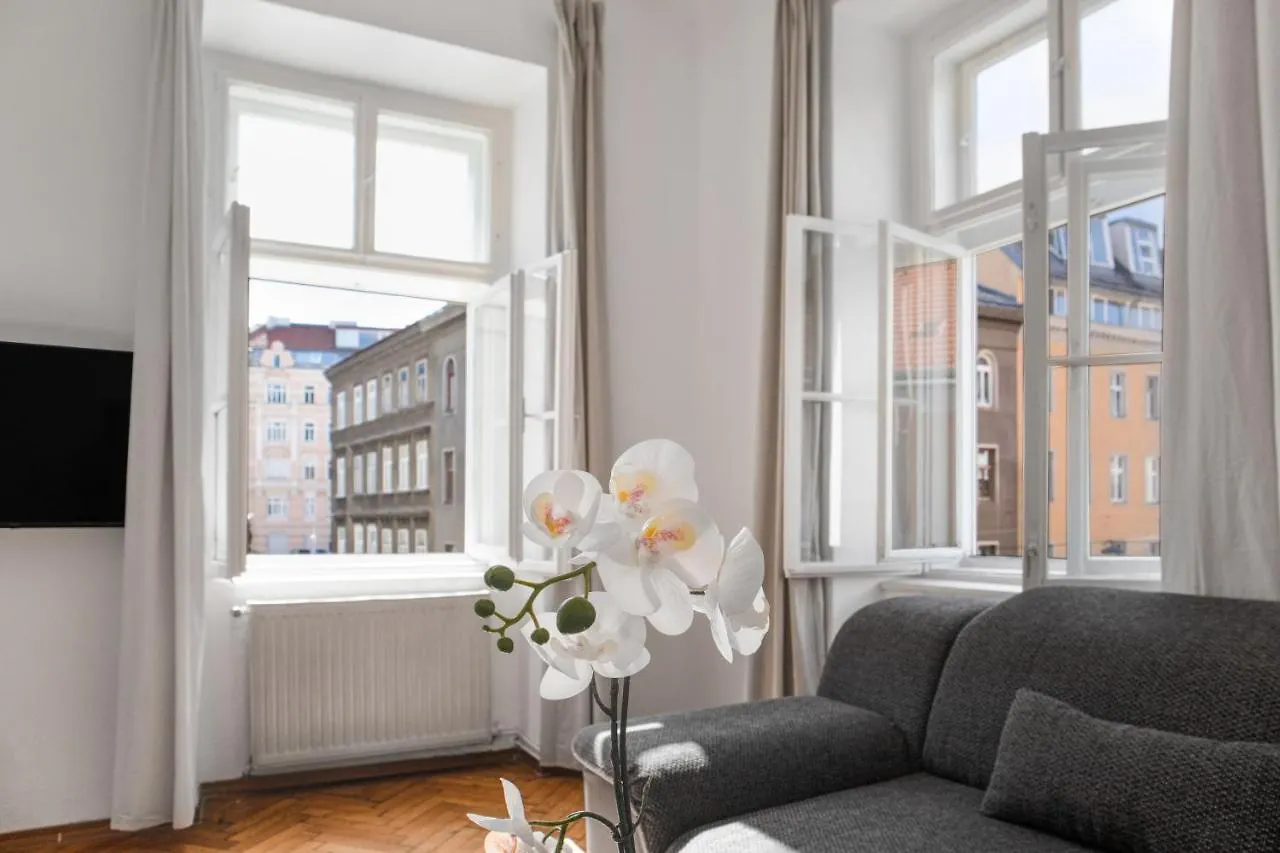 Spacious 2Br Apt. Rennweg - Perfect For Longstays. Vienna Apartment